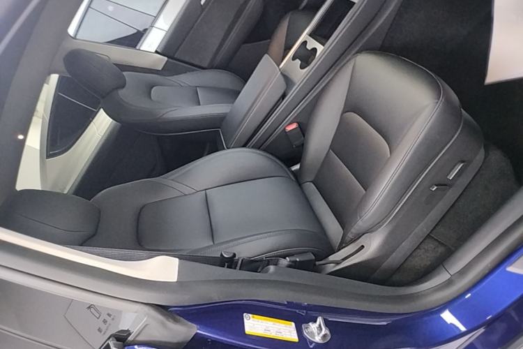 Used Tesla Model Y 2022 Long-Range All-Wheel-Drive Version Right Front Seat