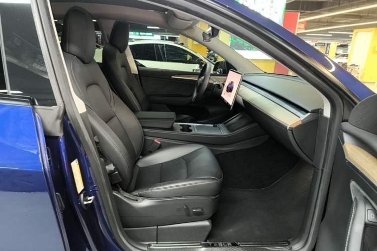 Used Tesla Model Y 2022 Rear-Wheel-Drive Version Right Front Seat