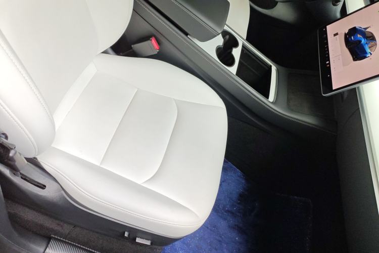 Used Tesla Model Y 2022 Performance High-Performance All-Wheel-Drive Version Right Front Seat