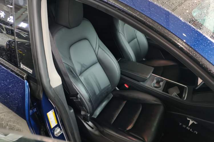 Used Tesla Model Y 2022 Rear-Wheel-Drive Version Right Front Seat
