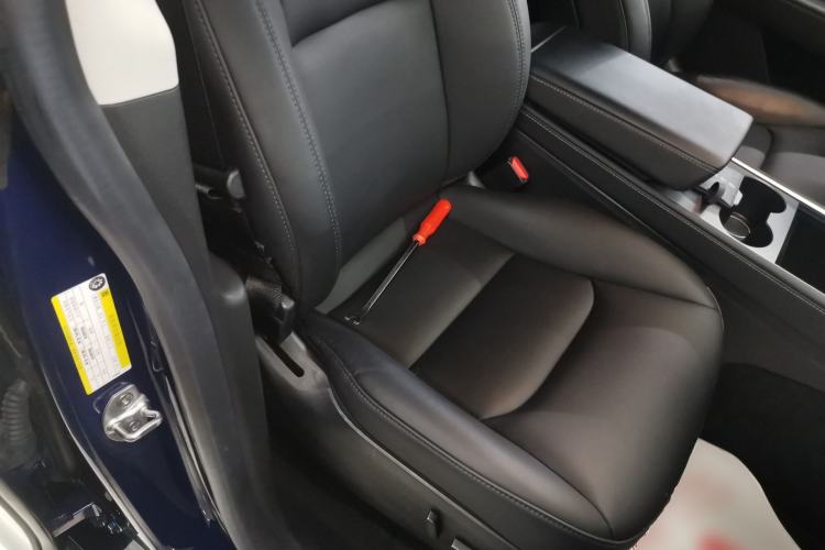 Used Tesla Model Y 2022 Rear-Wheel-Drive Version Right Front Seat