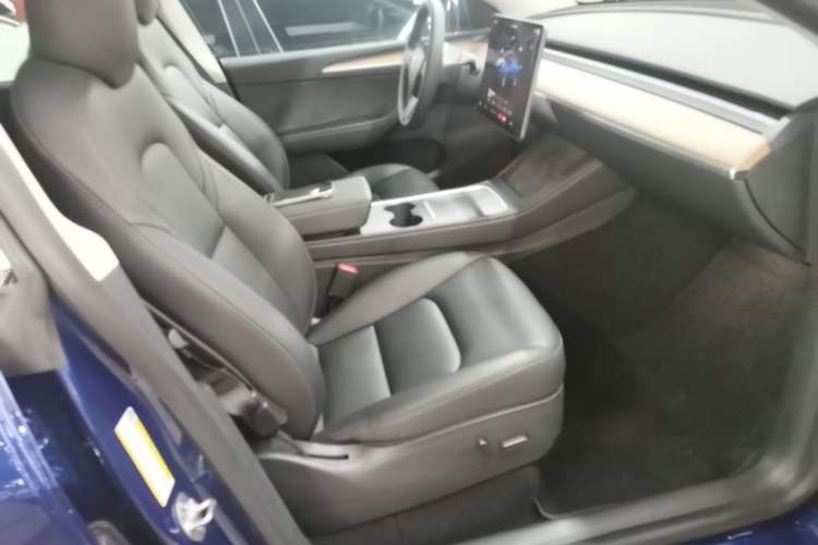 Used Tesla Model Y 2022 Rear-Wheel-Drive Version Right Front Seat