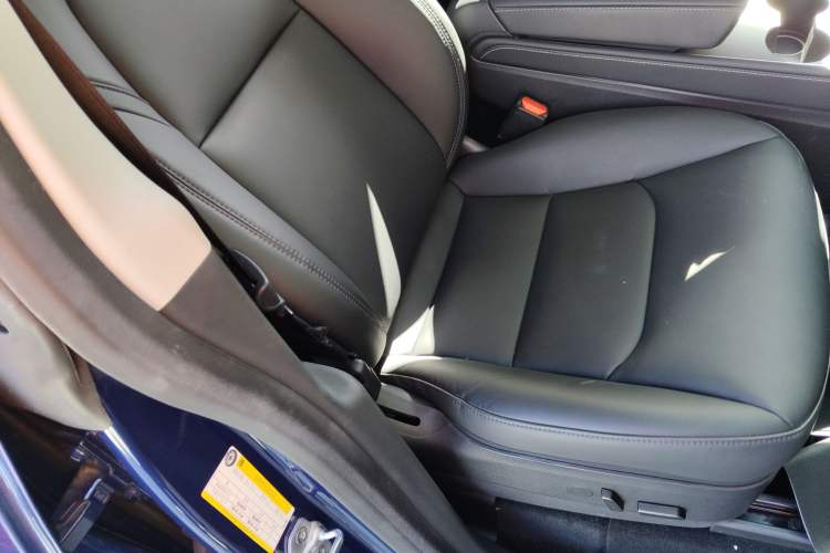 Used Tesla Model Y 2022 Long-Range All-Wheel-Drive Version Right Front Seat