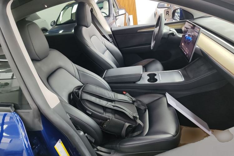 Used Tesla Model Y 2022 Rear-Wheel-Drive Version Right Front Seat