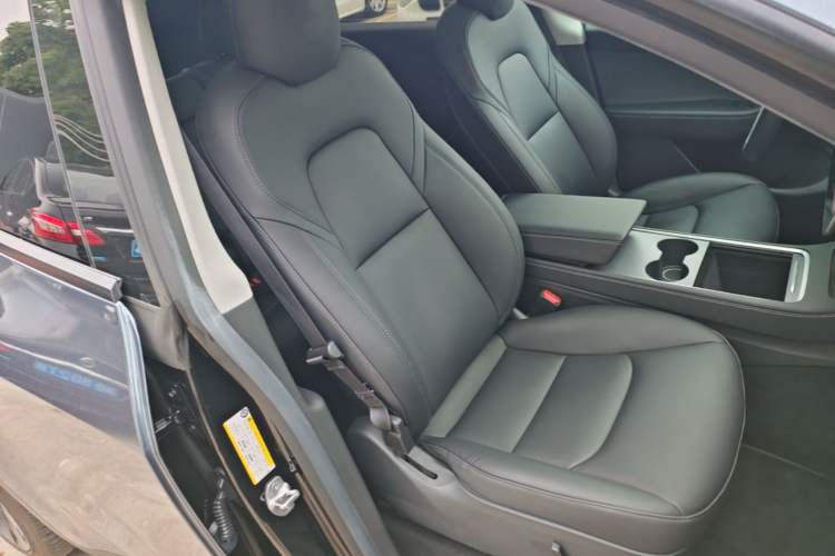 Used Tesla Model Y 2022 Rear-Wheel-Drive Version Right Front Seat