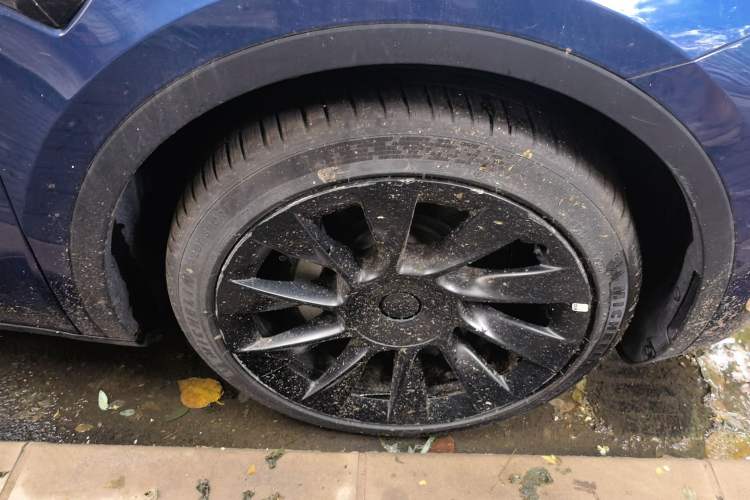 Used Tesla Model Y 2022 Rear-Wheel-Drive Version Right Front Wheel Hub