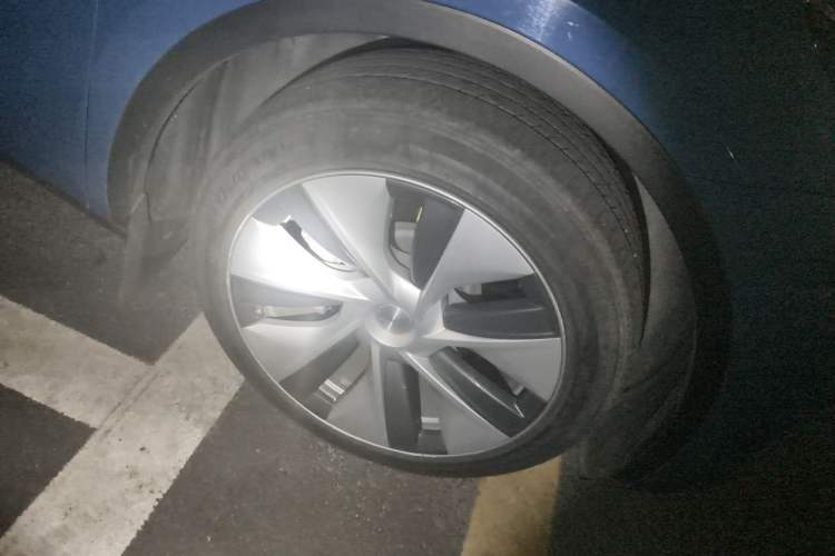 Used Tesla Model Y 2022 Revised Version Long-Range All-Wheel Drive Right Front Wheel Hub