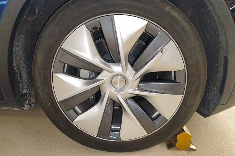 Used Tesla Model Y 2022 Revised Version Rear-Wheel Drive Right Front Wheel Hub