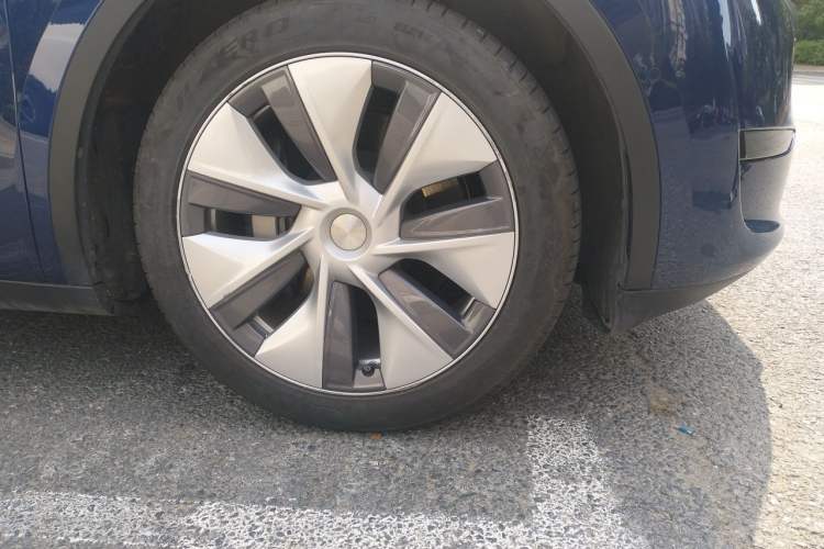 Used Tesla Model Y 2022 Revised Version Rear-Wheel Drive Right Front Wheel Hub