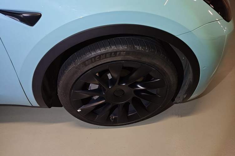 Used Tesla Model Y 2022 Rear-Wheel-Drive Version Right Front Wheel Hub