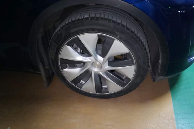 Used Tesla Model Y 2022 Revised Version Rear-Wheel Drive Right Front Wheel Hub