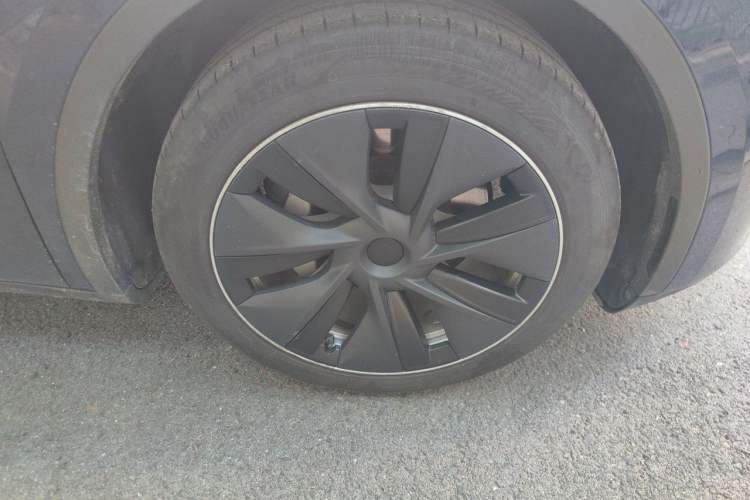 Used Tesla Model Y 2022 Rear-Wheel-Drive Version Right Front Wheel Hub