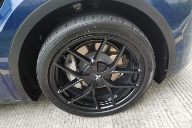 Used Tesla Model Y 2022 Revised Version Rear-Wheel Drive Right Front Wheel Hub