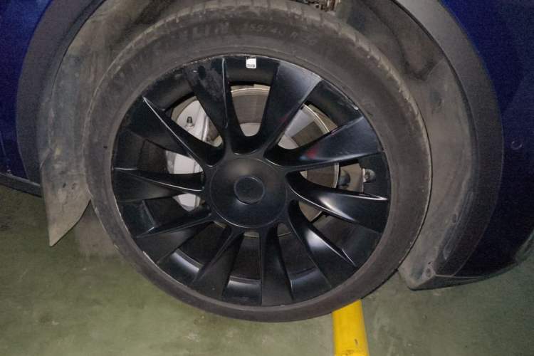 Used Tesla Model Y 2022 Rear-Wheel-Drive Version Right Front Wheel Hub