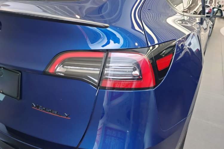 Used Tesla Model Y 2022 Performance High-Performance All-Wheel-Drive Version Right Rear Taillight