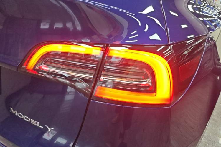 Used Tesla Model Y 2022 Long-Range All-Wheel-Drive Version Right Rear Taillight
