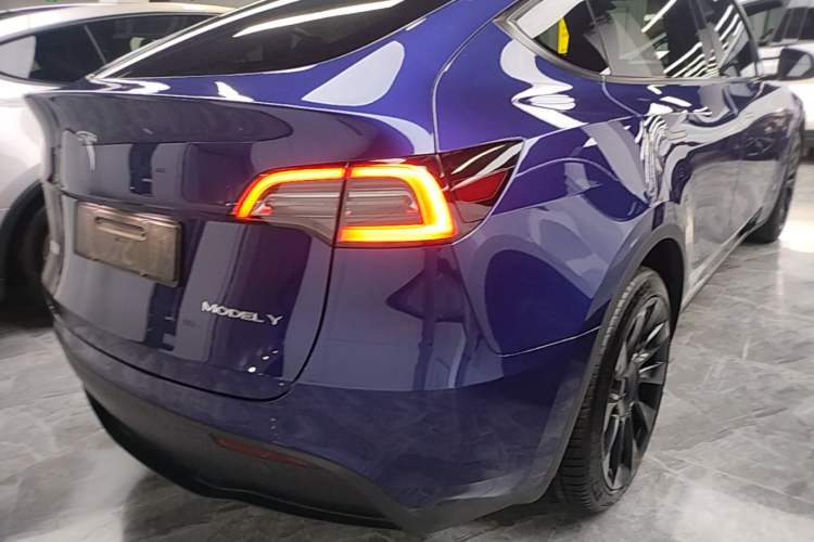 Used Tesla Model Y 2022 Long-Range All-Wheel-Drive Version Right Rear Taillight