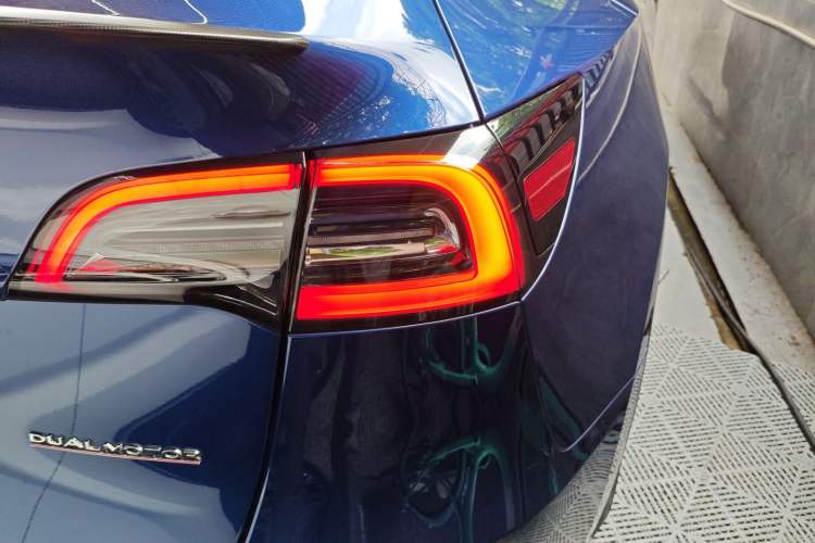 Used Tesla Model Y 2022 Performance High-Performance All-Wheel-Drive Version Right Rear Taillight