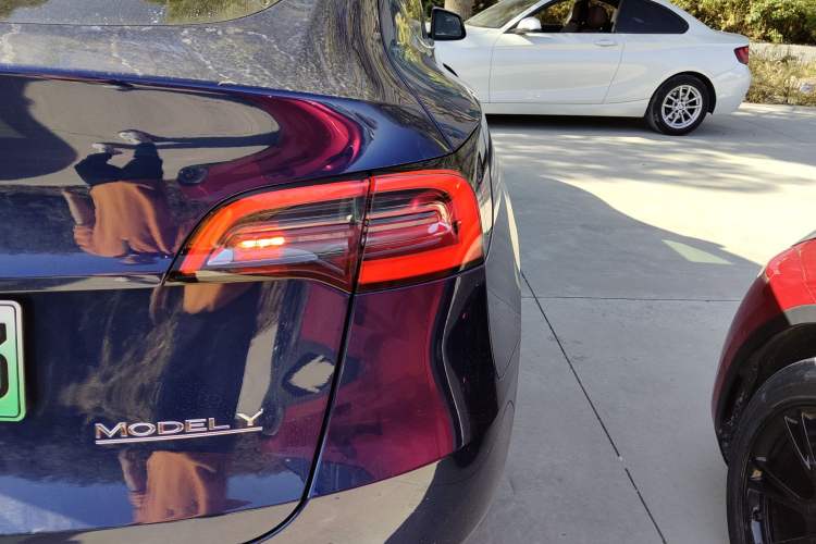 Used Tesla Model Y 2022 Long-Range All-Wheel-Drive Version Right Rear Taillight