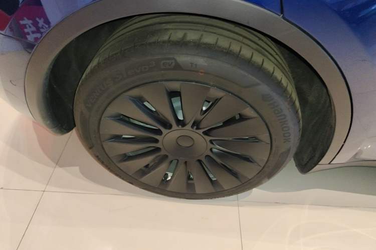 Used Tesla Model Y 2022 Rear-Wheel-Drive Version Right Rear Wheel Hub