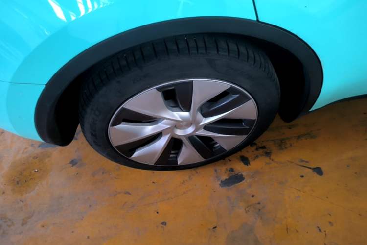 Used Tesla Model Y 2022 Rear-Wheel-Drive Version Right Rear Wheel Hub