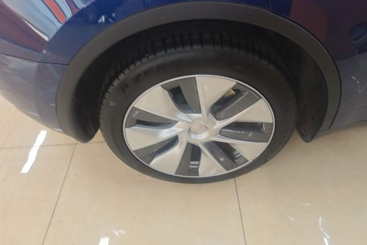 Used Tesla Model Y 2022 Revised Version Rear-Wheel Drive Right Rear Wheel Hub