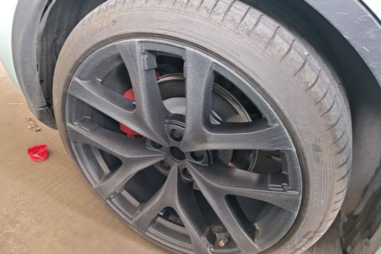 Used Tesla Model Y 2022 Revised Version Rear-Wheel Drive Right Rear Wheel Hub