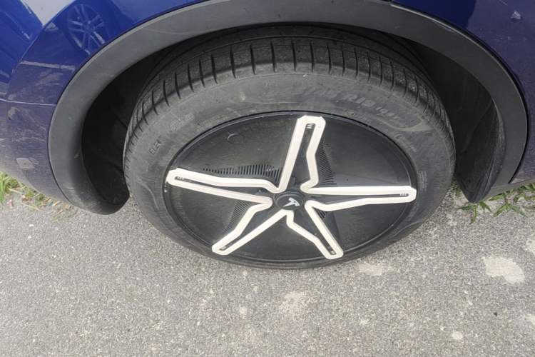 Used Tesla Model Y 2022 Rear-Wheel-Drive Version Right Rear Wheel Hub