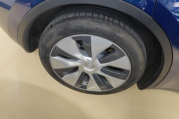 Used Tesla Model Y 2022 Revised Version Rear-Wheel Drive Right Rear Wheel Hub