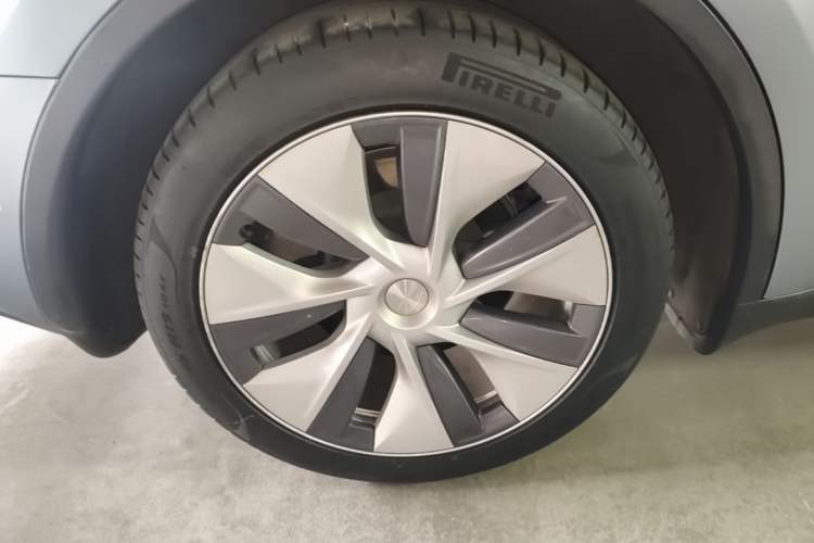 Used Tesla Model Y 2022 Rear-Wheel-Drive Version Right Rear Wheel Hub