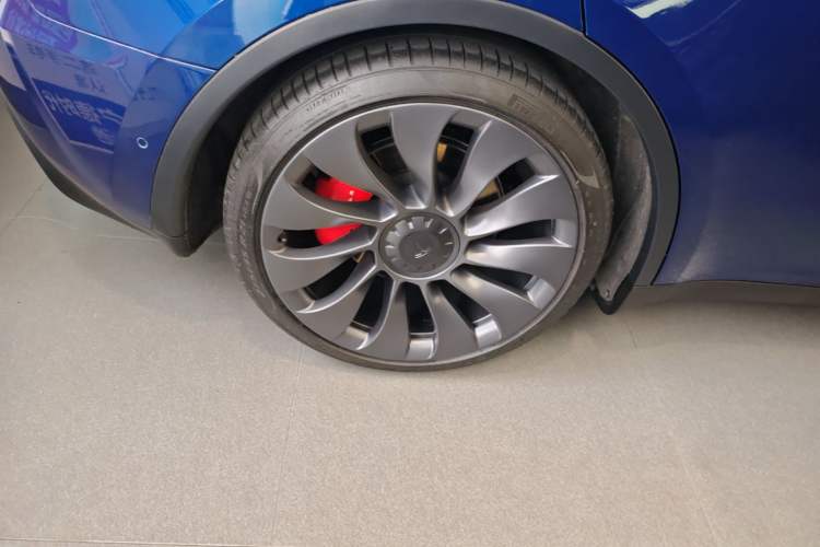 Used Tesla Model Y 2022 Performance High-Performance All-Wheel-Drive Version Right Rear Wheel Hub