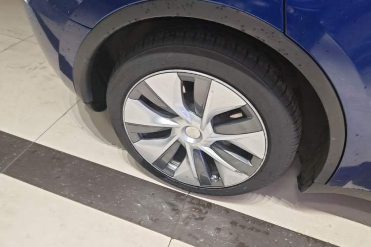 Used Tesla Model Y 2022 Rear-Wheel-Drive Version Right Rear Wheel Hub