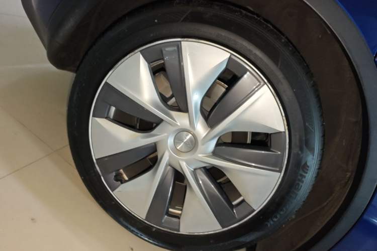 Used Tesla Model Y 2022 Rear-Wheel-Drive Version Right Rear Wheel Hub