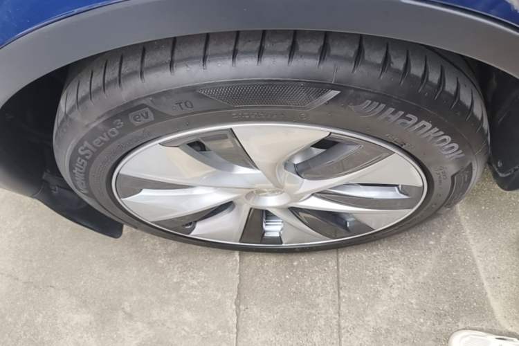 Used Tesla Model Y 2022 Rear-Wheel-Drive Version Right Rear Wheel Hub