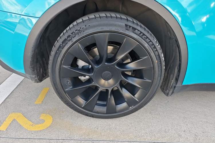 Used Tesla Model Y 2022 Rear-Wheel-Drive Version Right Rear Wheel Hub
