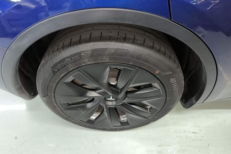 Used Tesla Model Y 2022 Rear-Wheel-Drive Version Right Rear Wheel Hub