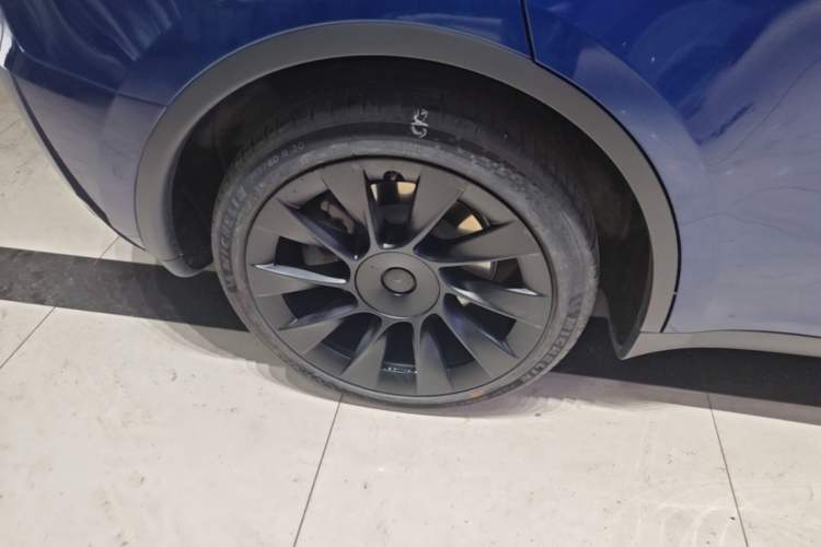 Used Tesla Model Y 2022 Rear-Wheel-Drive Version Right Rear Wheel Hub
