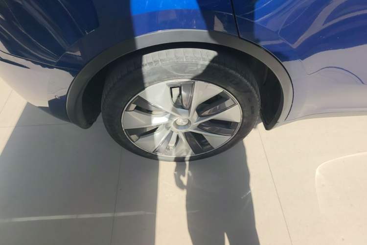 Used Tesla Model Y 2022 Rear-Wheel-Drive Version Right Rear Wheel Hub