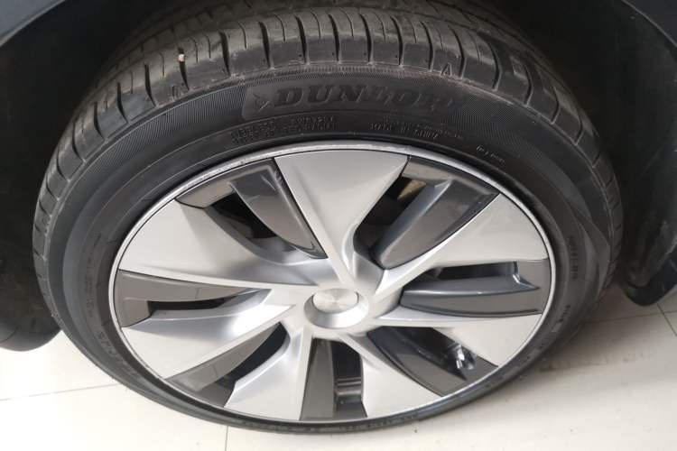 Used Tesla Model Y 2022 Rear-Wheel-Drive Version Right Rear Wheel Hub