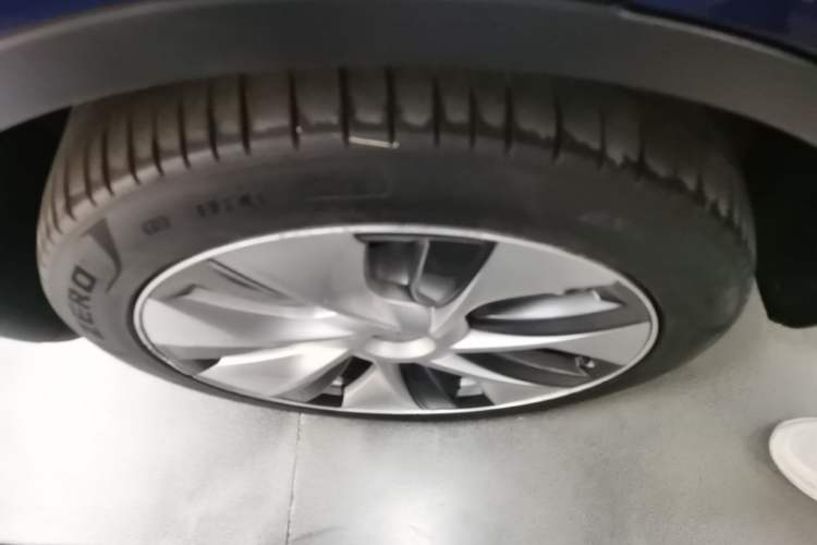Used Tesla Model Y 2022 Rear-Wheel-Drive Version Right Rear Wheel Hub