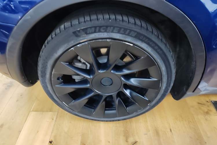 Used Tesla Model Y 2022 Rear-Wheel-Drive Version Right Rear Wheel Hub
