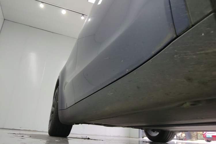 Used Tesla Model Y 2022 Revised Version Long-Range All-Wheel Drive Right Side Sill
