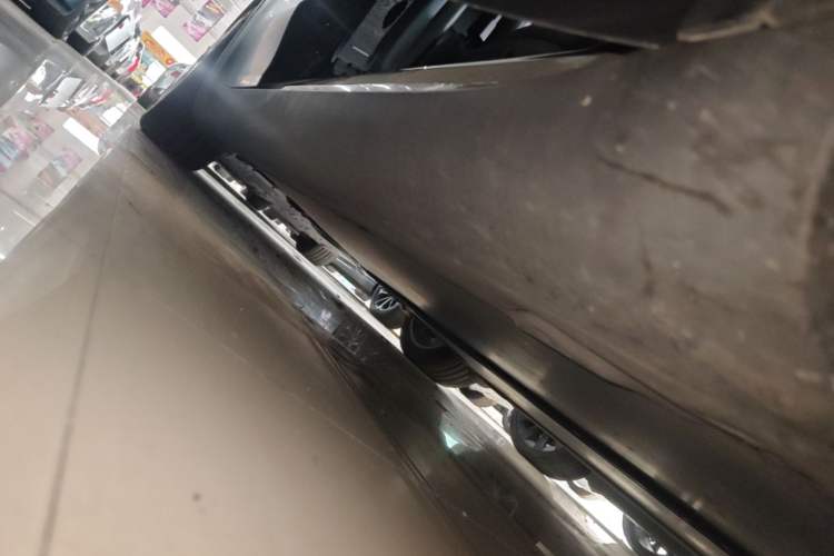 Used Tesla Model Y 2022 Rear-Wheel-Drive Version Right Side Sill