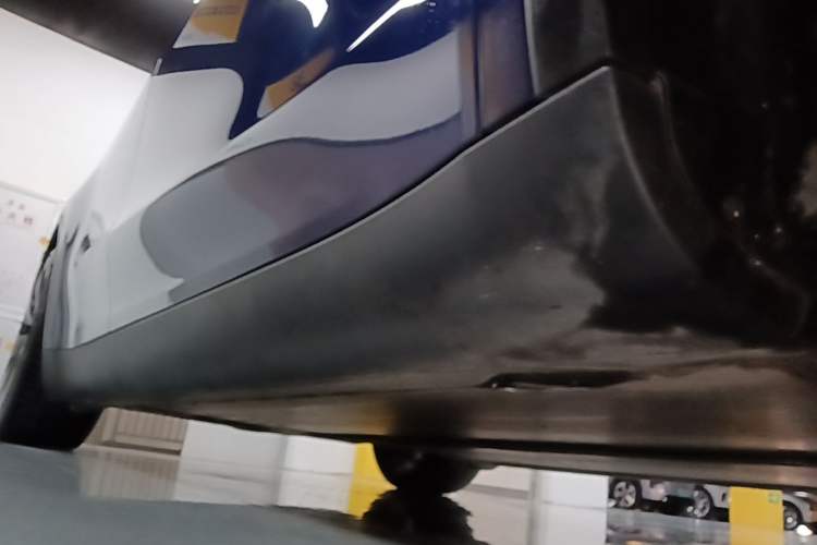 Used Tesla Model Y 2022 Performance High-Performance All-Wheel-Drive Version Right Side Sill