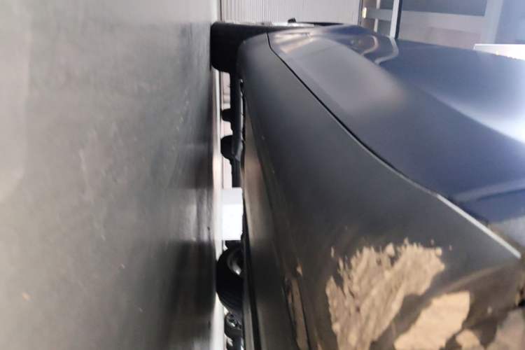 Used Tesla Model Y 2022 Long-Range All-Wheel-Drive Version Right Side Sill