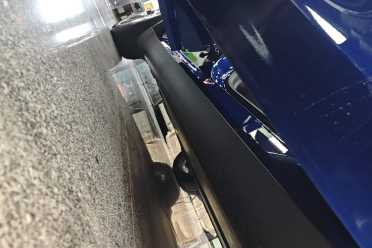 Used Tesla Model Y 2022 Long-Range All-Wheel-Drive Version Right Side Sill
