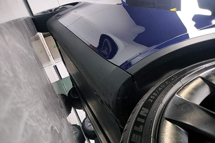 Used Tesla Model Y 2022 Long-Range All-Wheel-Drive Version Right Side Sill