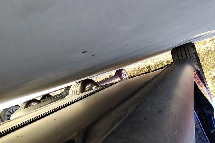 Used Tesla Model Y 2022 Long-Range All-Wheel-Drive Version Right Side Sill