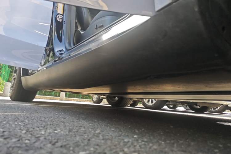 Used Tesla Model Y 2022 Revised Version Rear-Wheel Drive Right Side Sill