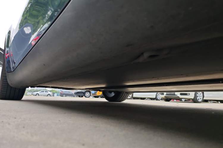 Used Tesla Model Y 2022 Rear-Wheel-Drive Version Right Side Sill